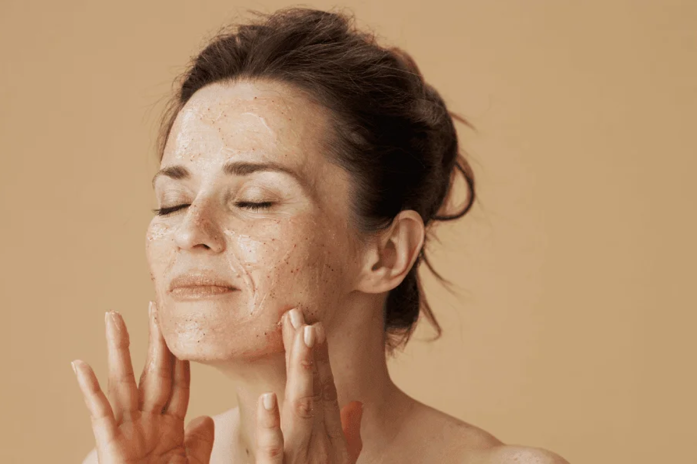 Dead sea salt scrub: Exclusive benefits and recipes for skin